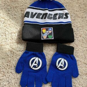 Avengers hat & matching gloves